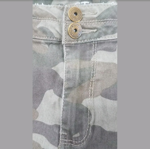 Vanilla Star High Rise Shortie Mini Camo Shorts - Picture 3 of 6